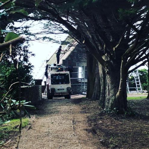 Pose d'une couverture en ardoise traditionnelle à Concarneau