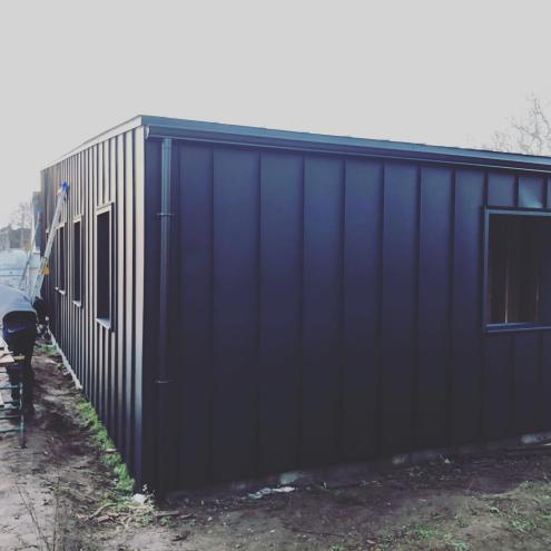 Pose d'un bardage en aluminium