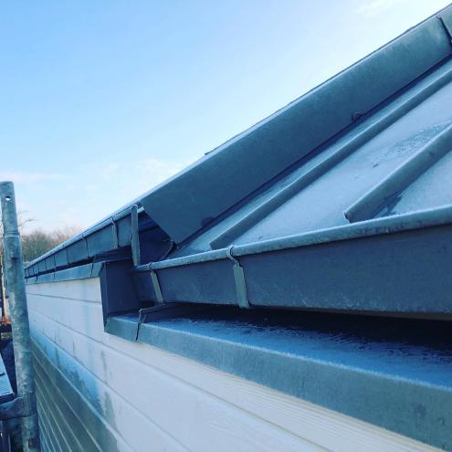 Pose d'une couverture à Pont-l'Abbé