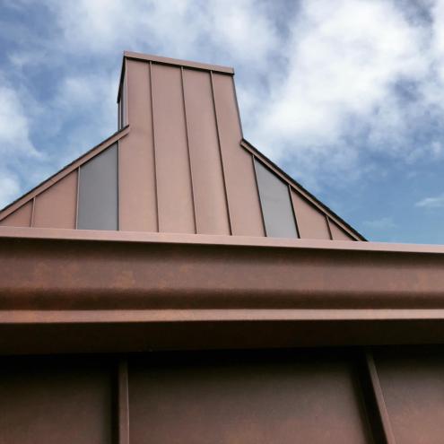 Pose d'un bardage en aluminium