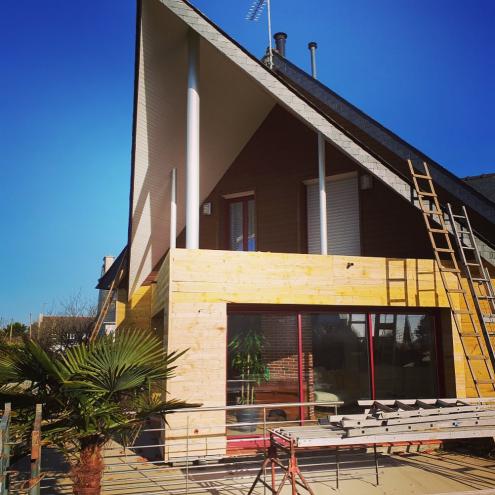 Pose d'un bardage en aluminium