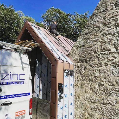 Réalisation d'une extension avec pose d'un bardage en zinc