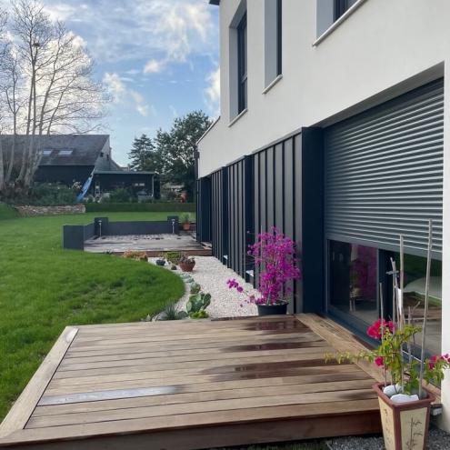 Pose d'un bardage en aluminium sur une maison à Quimper